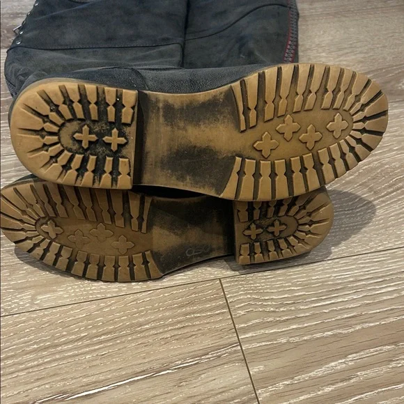 Grey  Knee-High Boots with Red Zipper - Picture 6 of 7